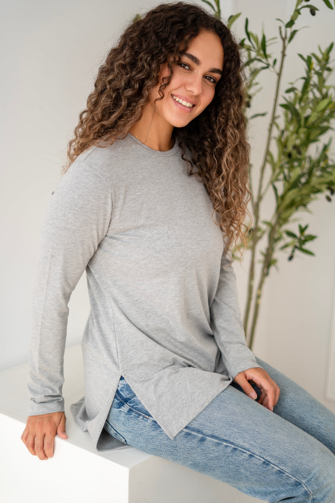 Long-slevee high-low shirt